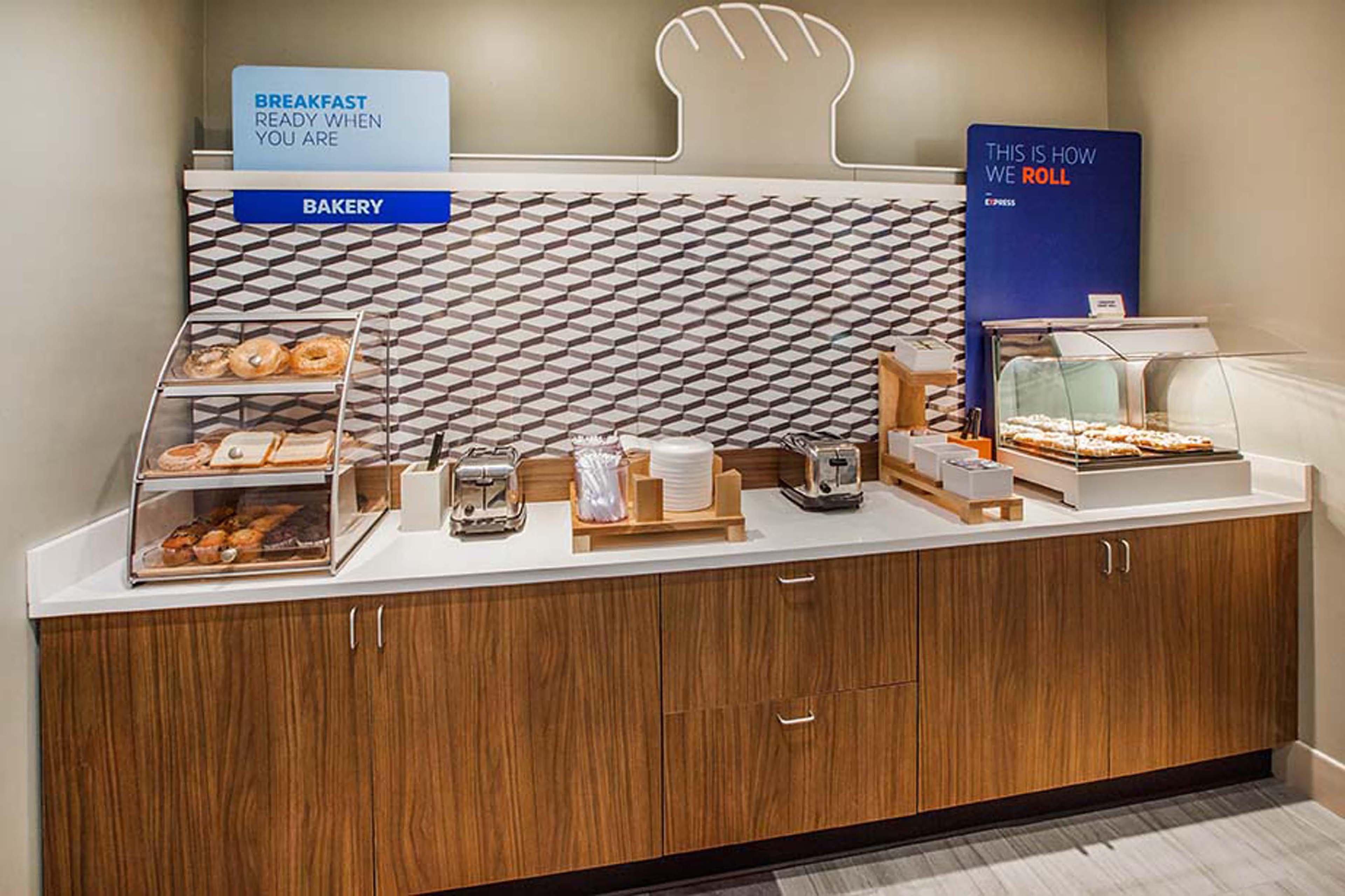 Holiday Inn Express & Suites Springfield By Ihg Екстериор снимка