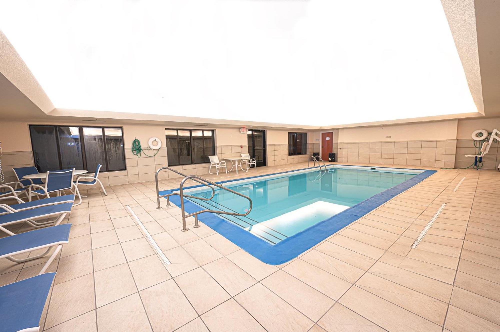 Holiday Inn Express & Suites Springfield By Ihg Екстериор снимка