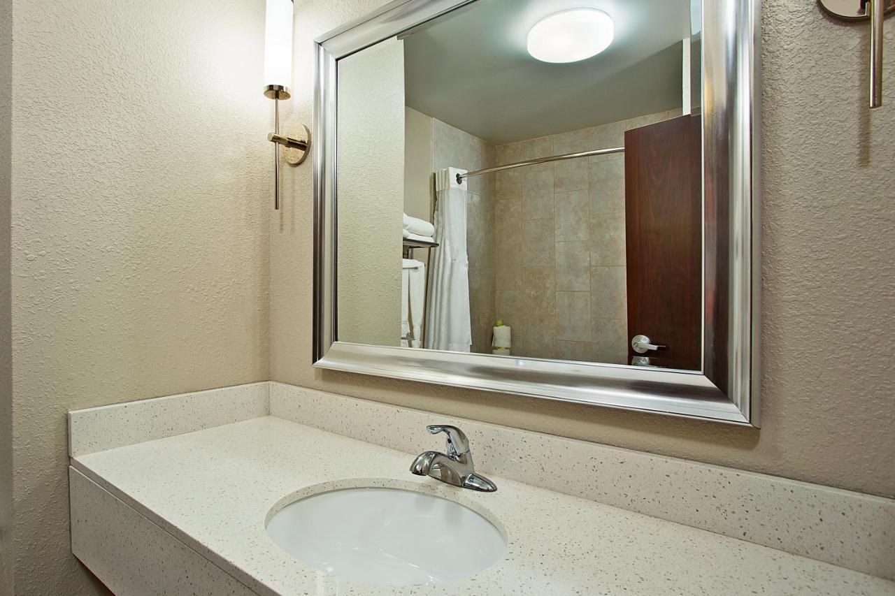 Holiday Inn Express & Suites Springfield By Ihg Екстериор снимка